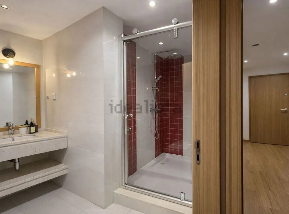 Apartamento T2 exclusivo com box privada para 6 viaturas – Urbanização Malvarosa, Alverca