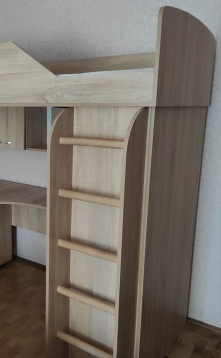 Ліжко дитяче , горище