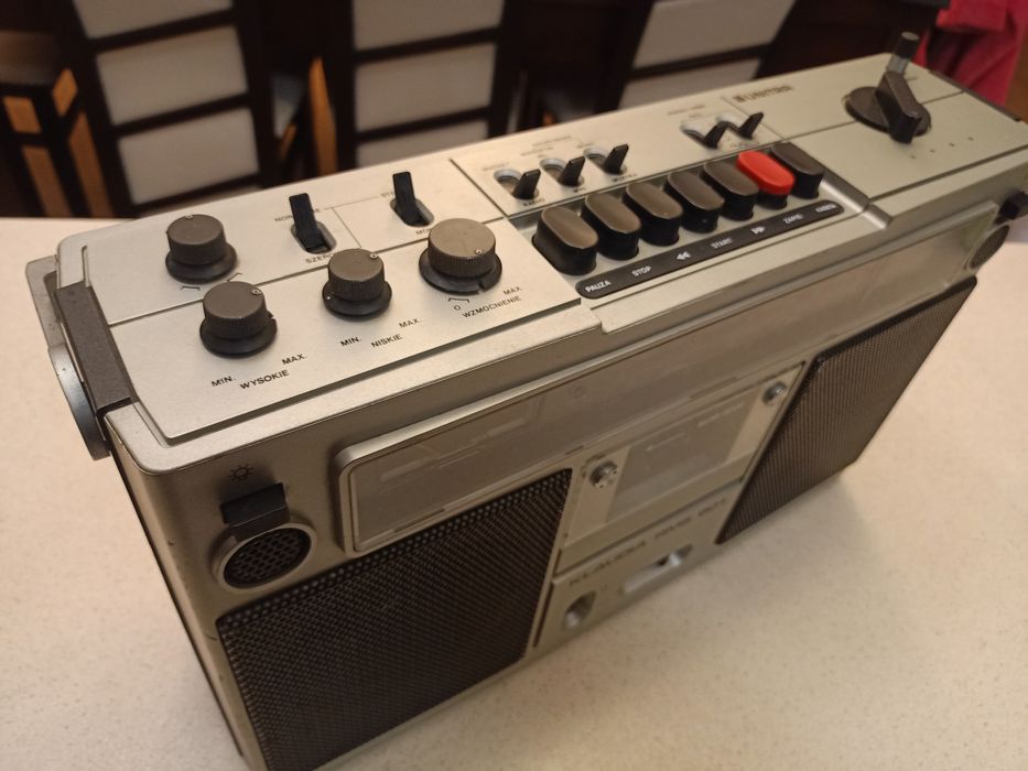 Stary radiomagnetofon