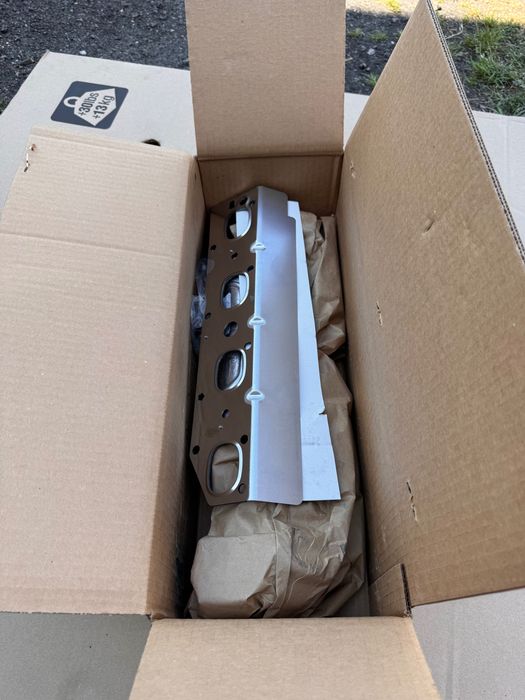 Kolektor Wydechowy Prawy Doga RAM 1500 DT 2019- 5.7 V8 HEMI 68591572AC