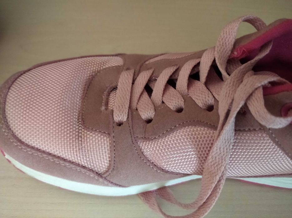 Buty sportowe damskie - wyprzedaż szafy