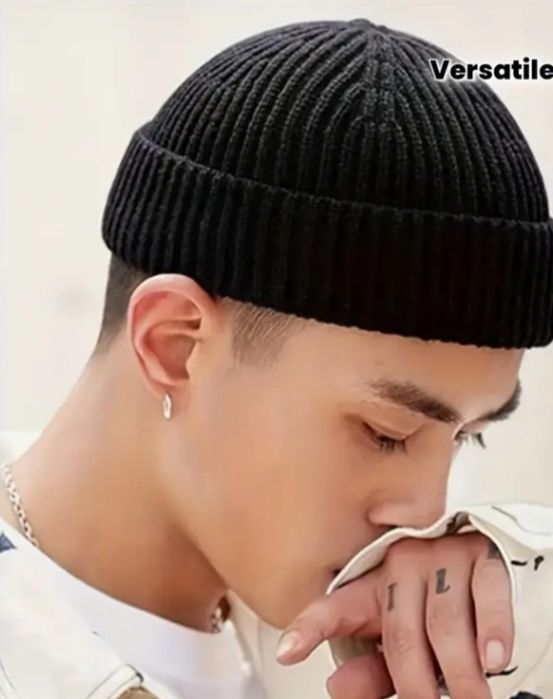 Теплі чоловічі шапки на хутрі та комплекти