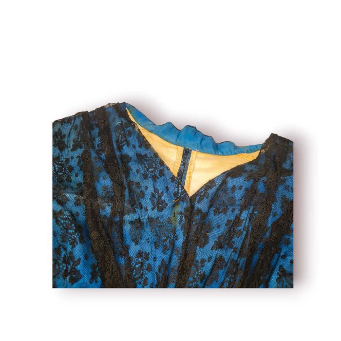 Blusa Antiga Senhora (c. 1890 a 1920) – Azul com Renda e Vidrilhos