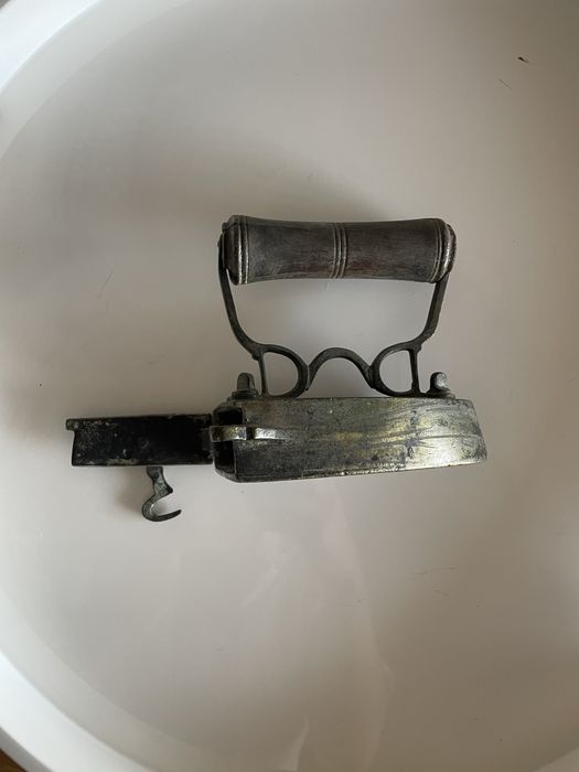 Ferro a carvão raro