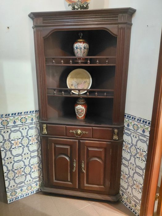 Móveis de madeira maciça em excelente estado