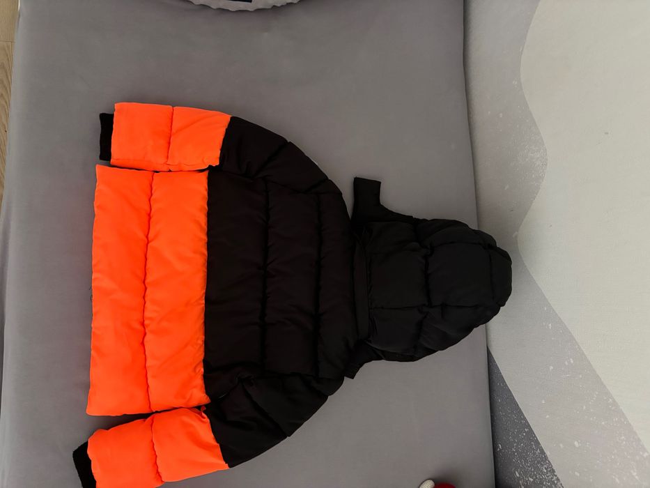 Kurtka dziecięca  Guess rozmiar 3 zimowa