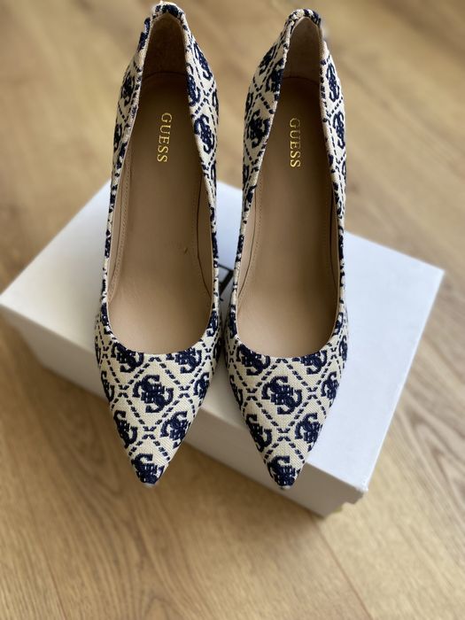 Szpilki Guess r 38