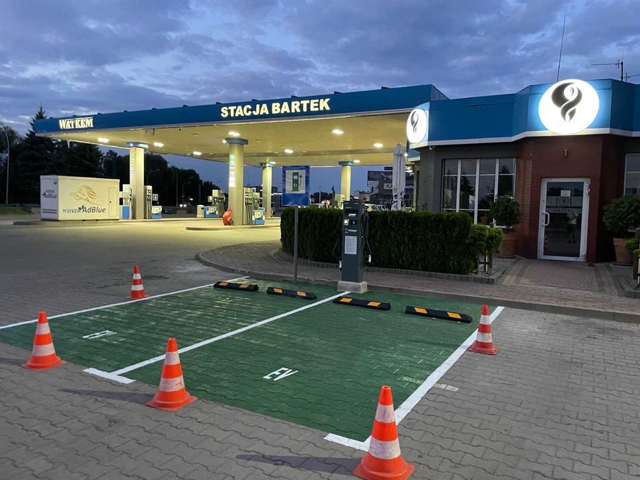 Stacja ładowania EV – szybki montaż w 30 dni. SKIERNIEWICE
