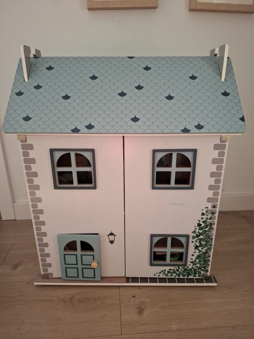Domek dla lalek z akcesoriami