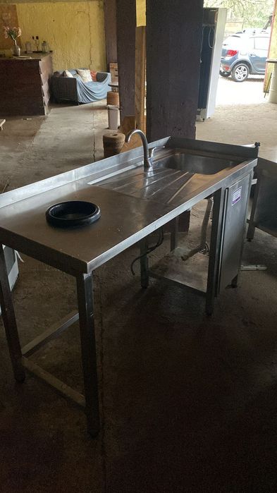 Bancada inox com lava-loiça
