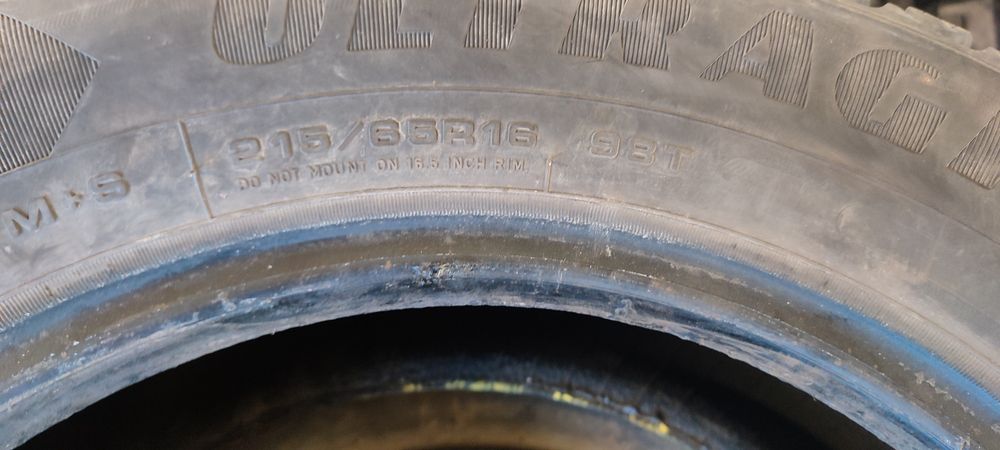 215/65R16 4szt. Goodyear Ultragrip ICE ARCTIC.