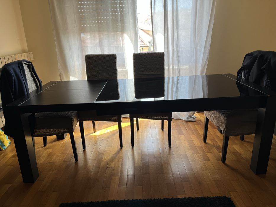 Mesa de jantar com tampo de vidro