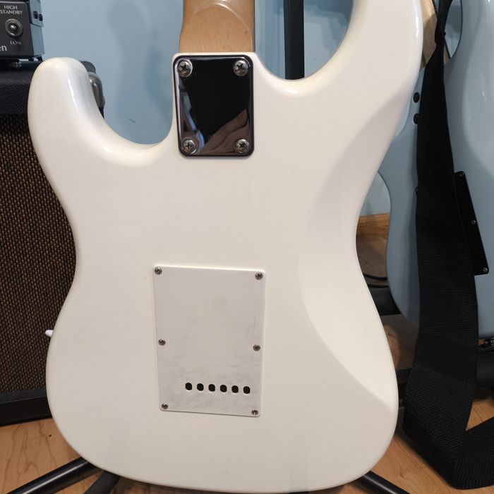 Gitara elektryczna Suzuki typu strat