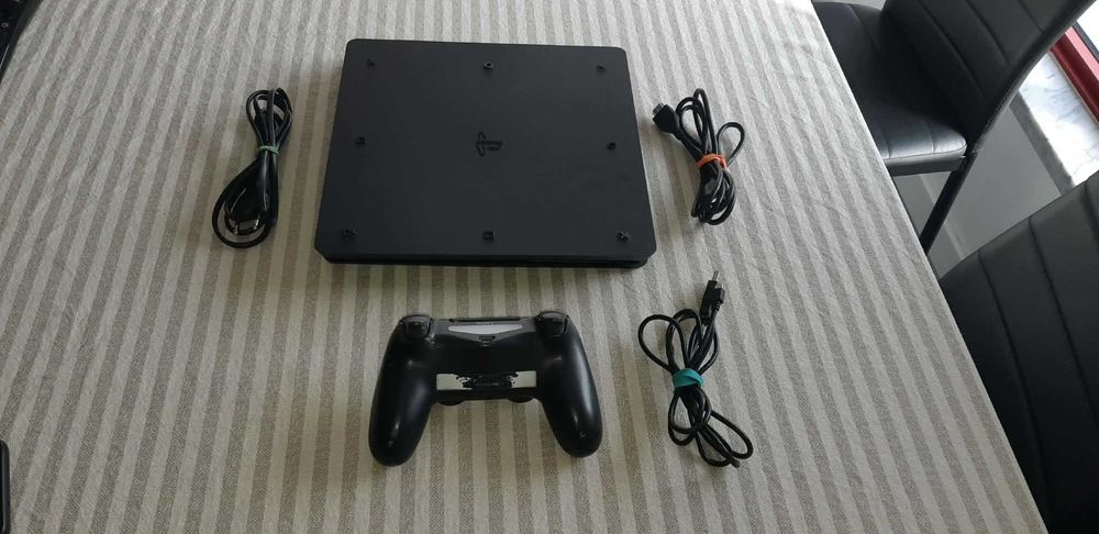 Ps4 Slim de 1 TB + 1 Comando Original Sony + Cabos