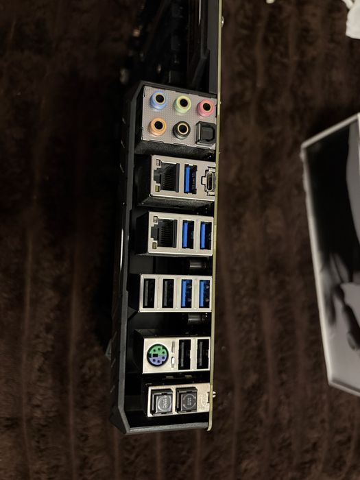 Материнська плата