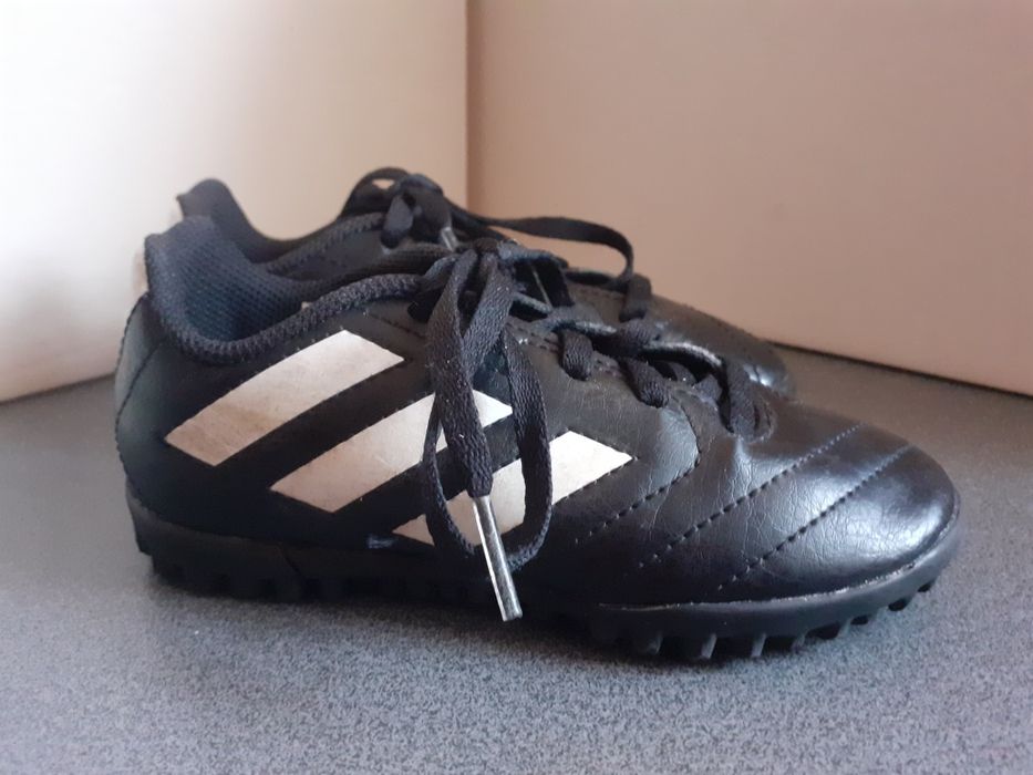 Adidas  сороконіжки футзалки 28 р.