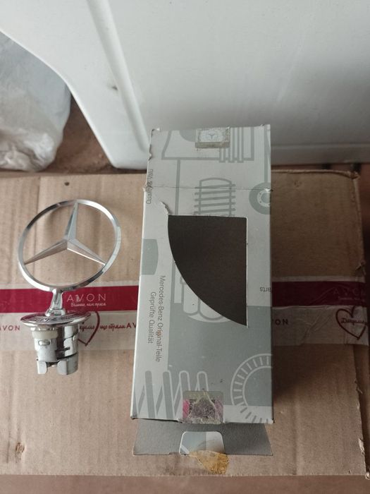 Значок эмблема на капот Mercedes