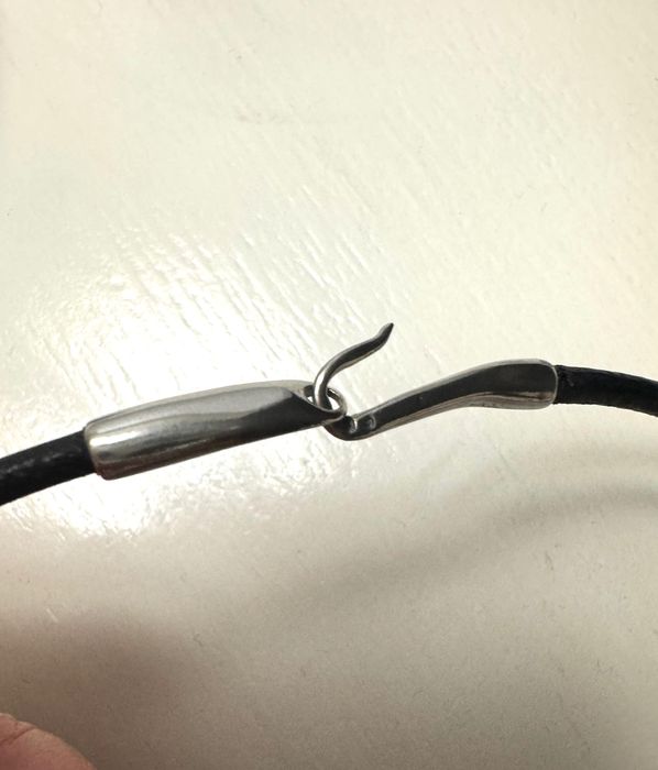 Fio de couro e prata como novo