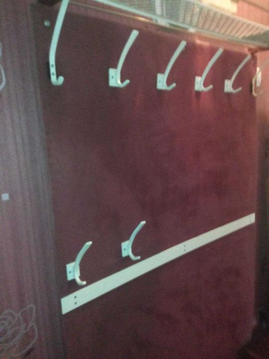 Вішалка настінна гарна та міцна