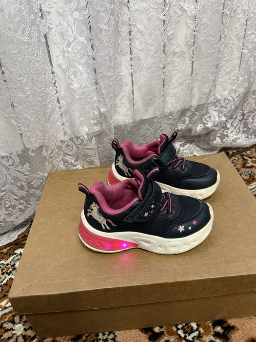 Кросівки на дівчинку, 25 розмір,