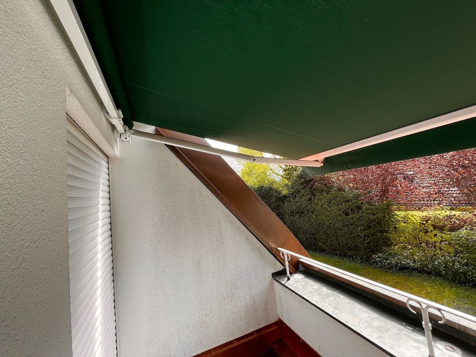 Toldo manual, em bom estado