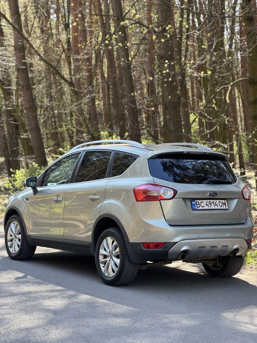 автомобіль Ford Kuga