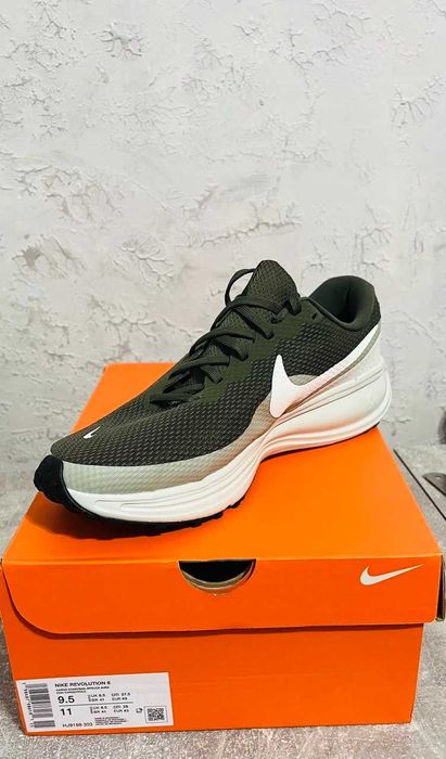 Nike Revolution 8