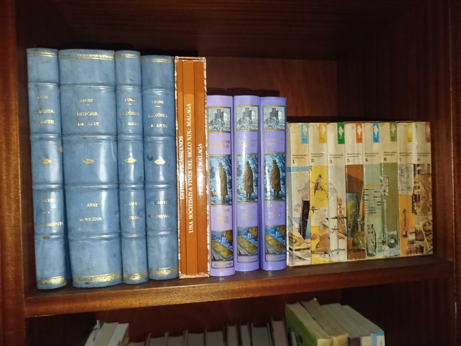 vendo livros antigos variados,interessantes e em bom estado