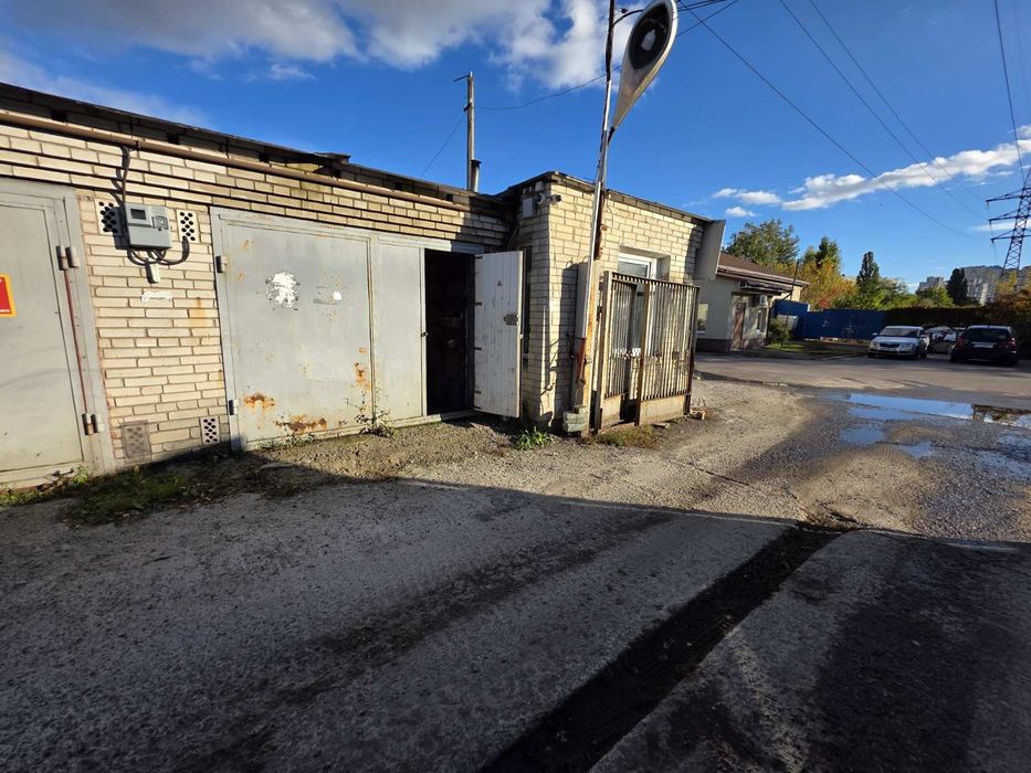 Продам гараж Дарницька площа