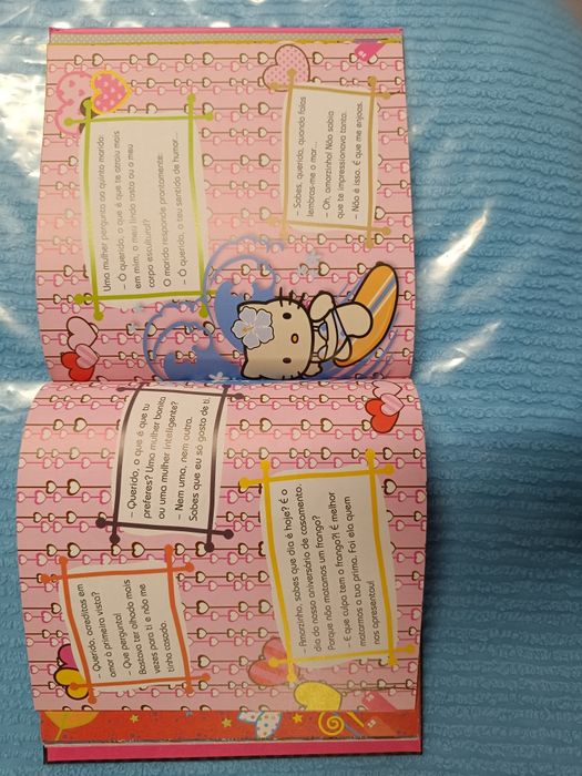 livro as melhores anedotas da Hello Kitty
