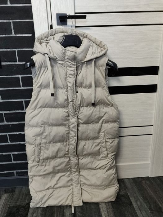 Жилєтка жіноча р 46/50 молочного кольору