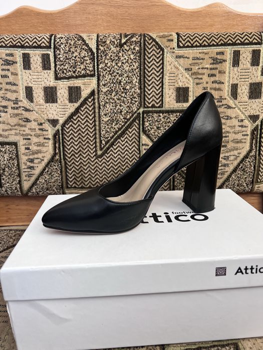 Туфлі Attico чорні 36 розмір