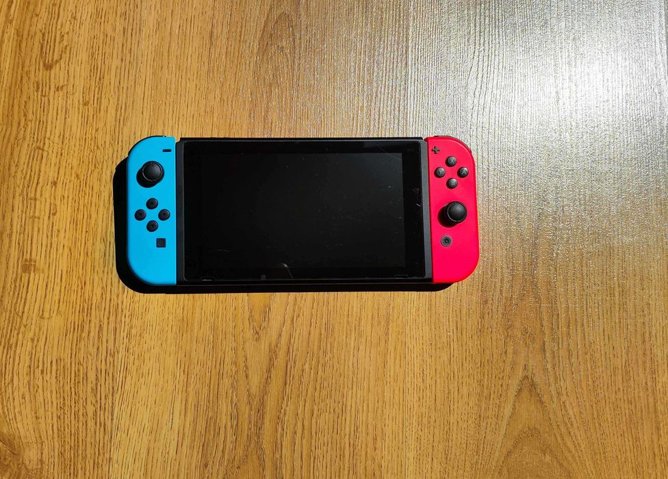 Nintendo Switch v1 + zestaw – bardzo dobry stan