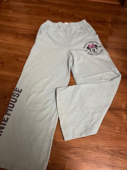 Спортивні широкі штани.