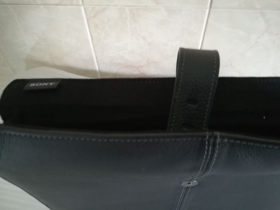 Bolsa de transporte em pele Sony Vaio para Tablet 14"
