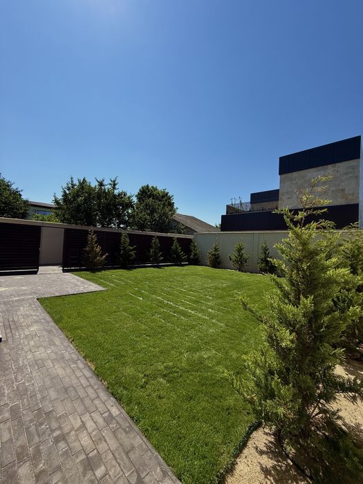 Будинок з підвалом на фонтані