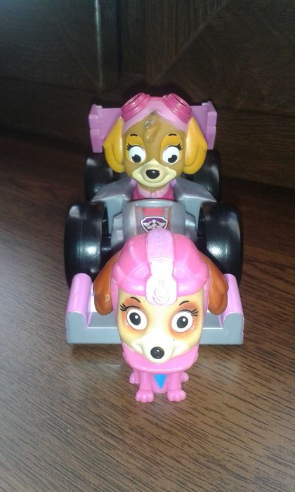 Psi Patrol Skye w samochodzie wyścigowym zabawka figurka poduszka