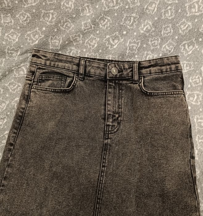 Чорна джинсова спідниця