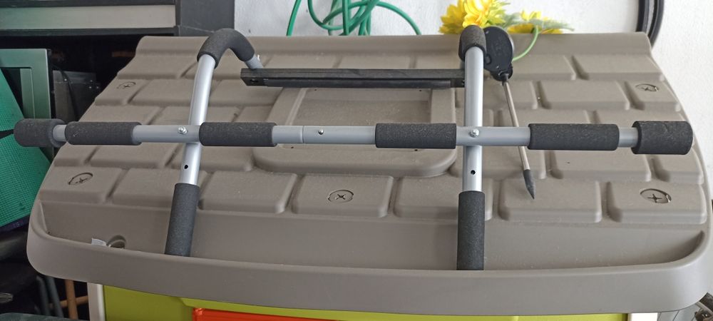 Doorway Pull-Up Bar64551749068547123
