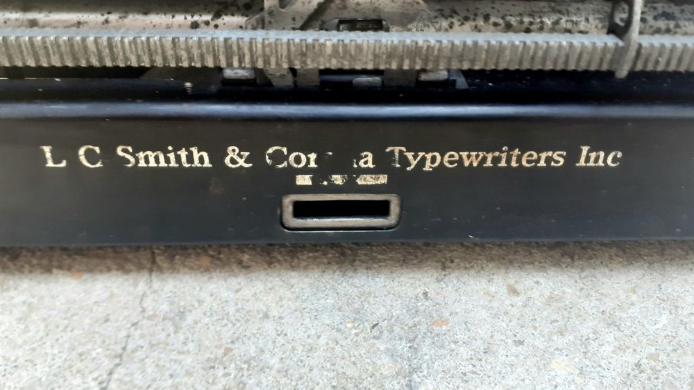 Máquina de escrever antiga para colecionadores