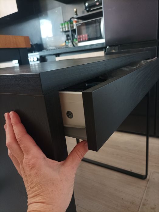 Małe biurko IKEA