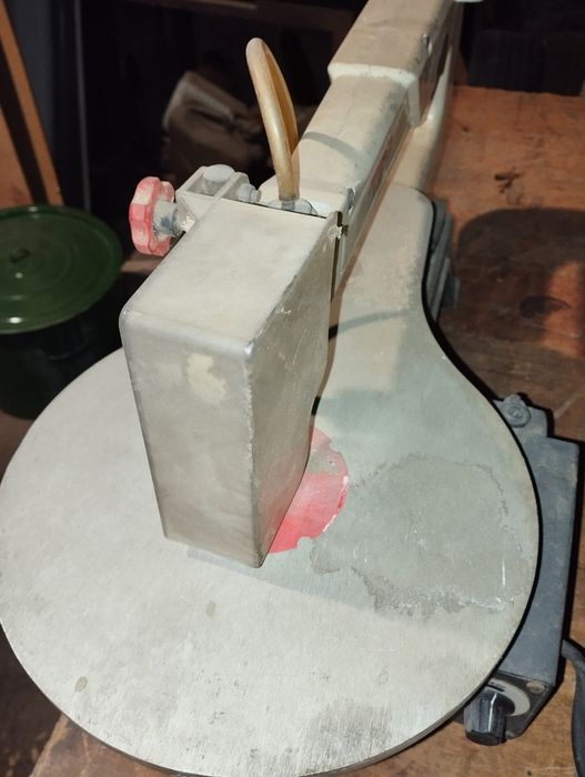 Лобзик настольный.