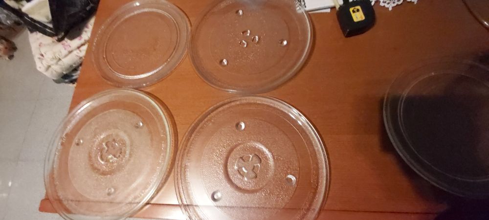 Pratos ,várias  de microondas, os lisos 25cm os outros  27cm