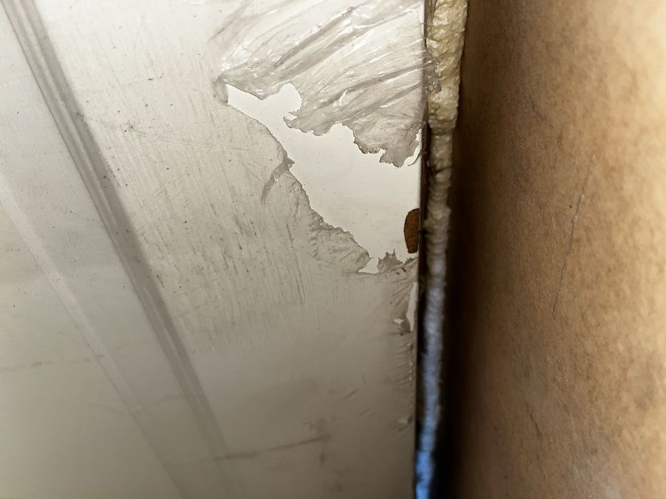 Між кімнатні двері білого поліру фірми Jeld wen