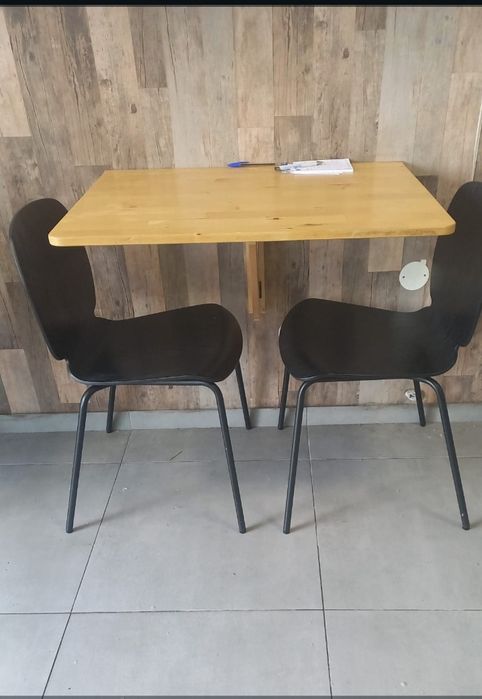 Conjunto de 3 mesas e 5 cadeiras