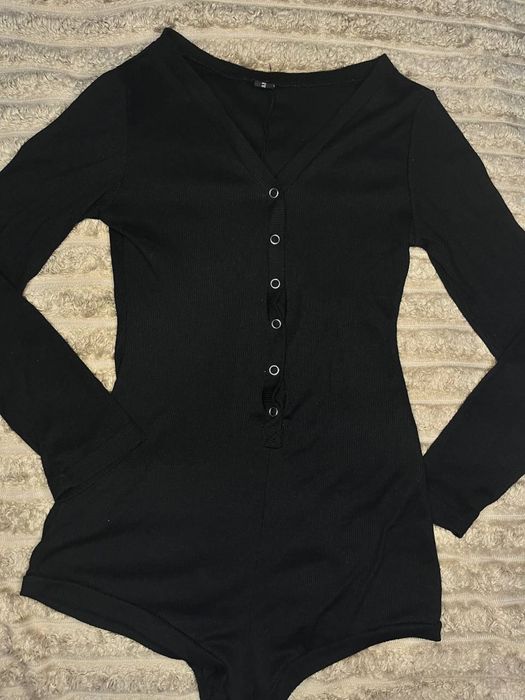 жіночий ромпер з довгими рукавами