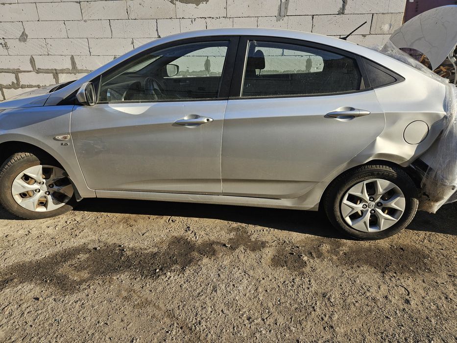 Двері хундай акцент