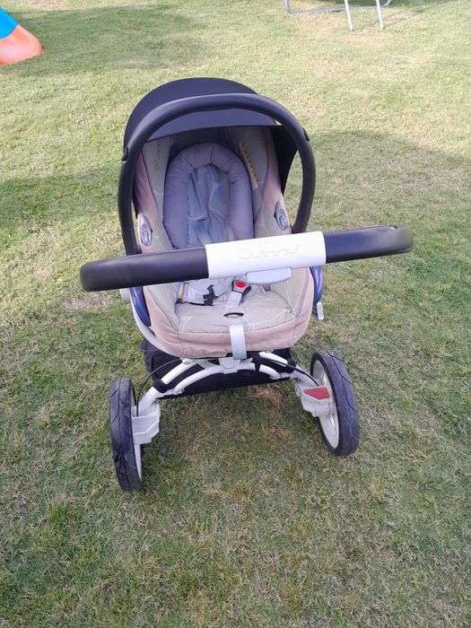 Carrinho de passeio quinny com ovo e acessórios