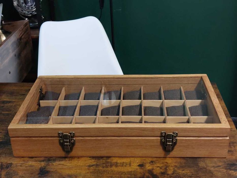 SKRZYNECZKA KASETKA GABLOTKA drewniana pudełko drewniane na 24 zegarki