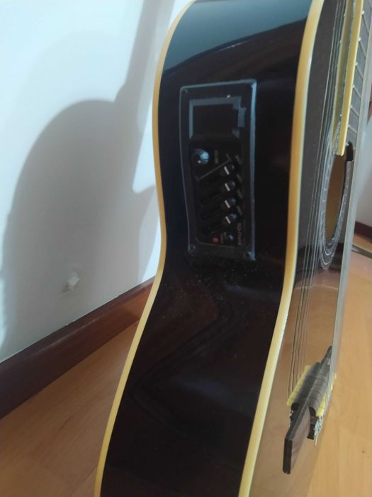 Guitarra Semi Acústica com acessórios